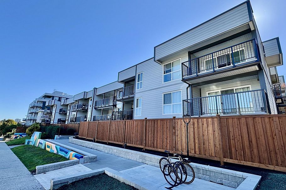 215 808 8th Avenue Vancouver, BC - 1