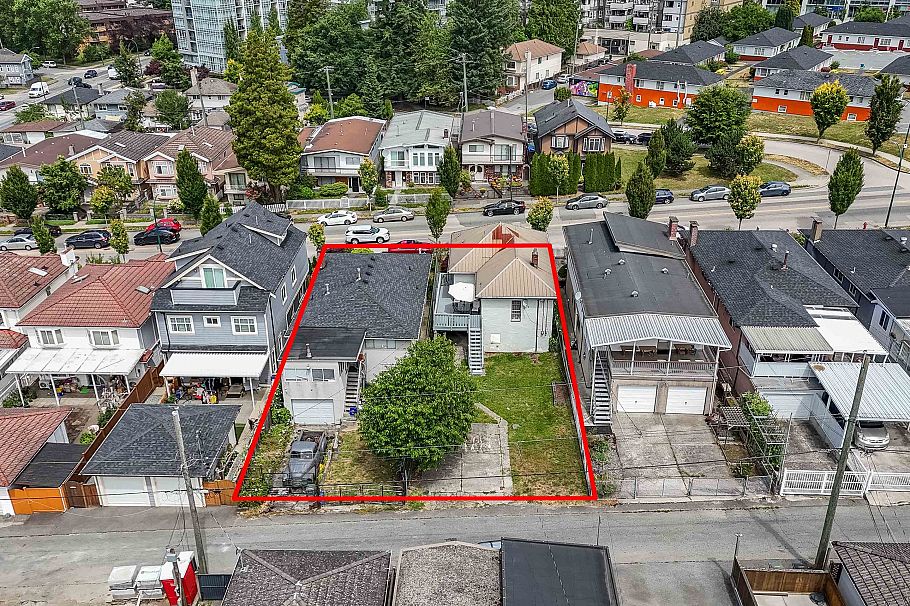 2354 E 33rd Avenue Vancouver, BC - 16