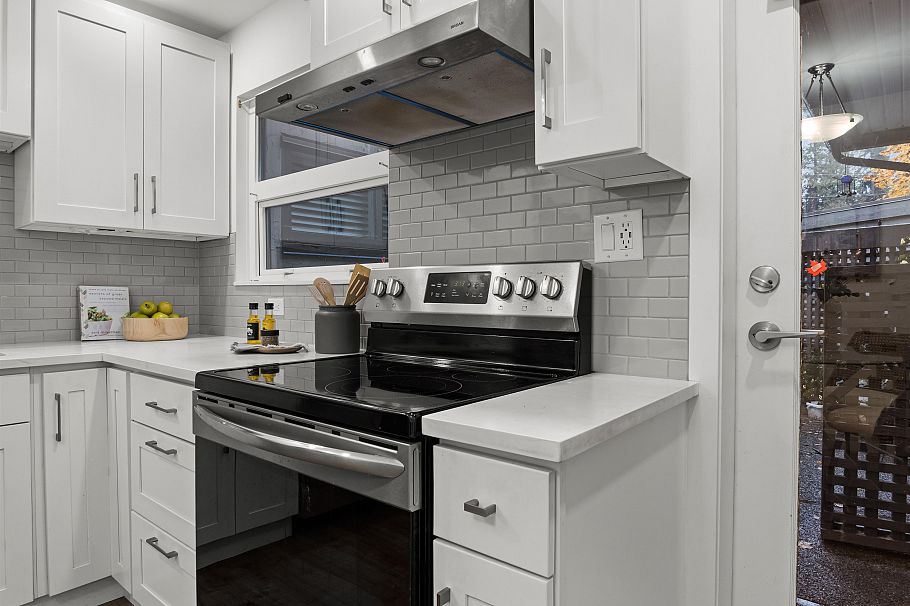 1253 Plateau Drive North Vancouver, BC - 6