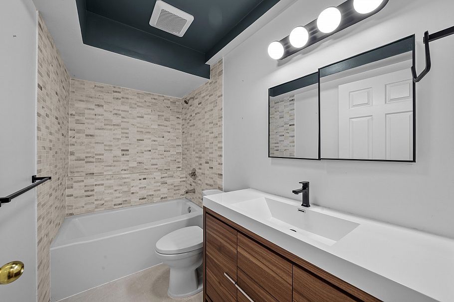 3535- 3539 W 3rd Avenue Vancouver, BC - 35