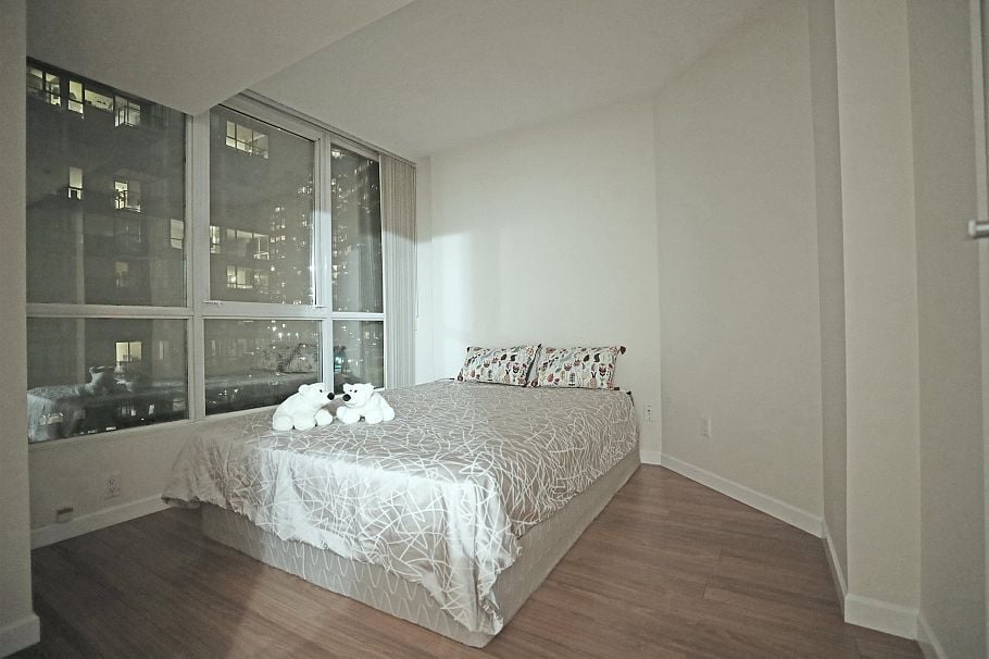 807 555 Jervis Street Vancouver, BC - 5