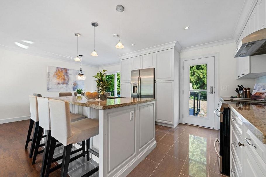 814 Plymouth Drive North Vancouver, BC - 19