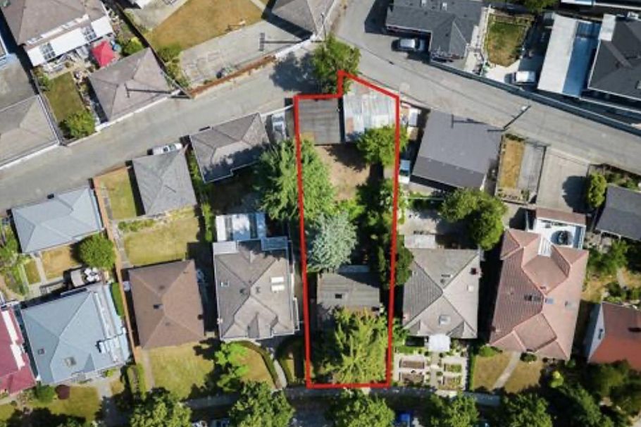 2511 Upland Drive Vancouver, BC - 17