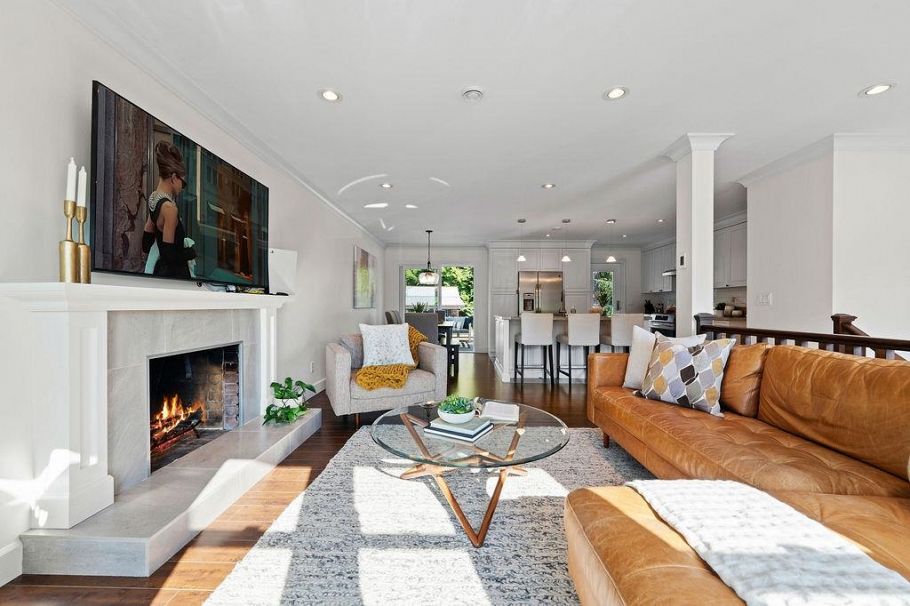 814 Plymouth Drive North Vancouver, BC - 9