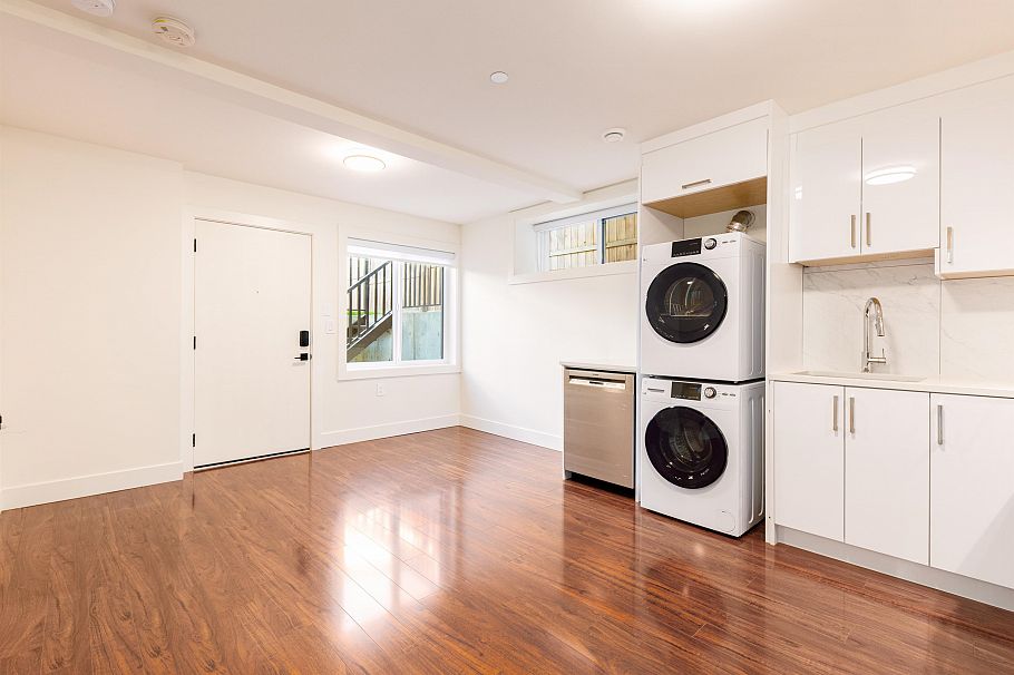 2719 E 46th Avenue Vancouver, BC - 23