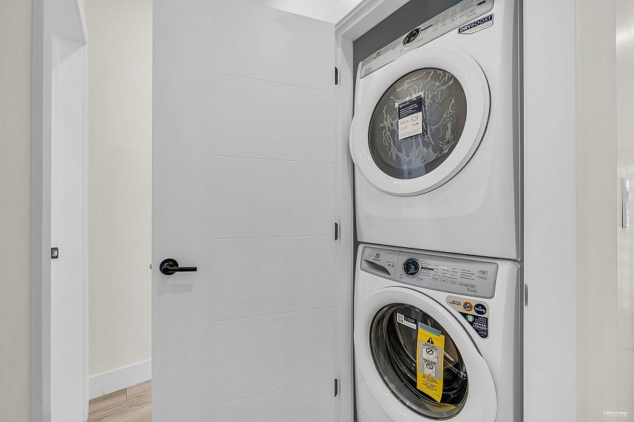 2 2703 E 3rd Avenue Vancouver, BC - 18