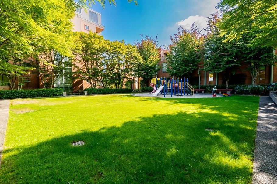 408 503 W 16th Avenue Vancouver, BC - 32