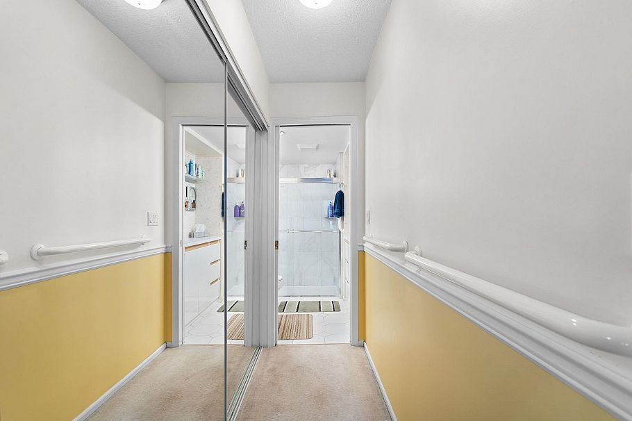 301 106 W Kings Road North Vancouver, BC - 28