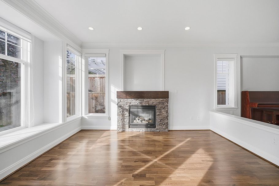 2411 George Street North Vancouver, BC - 8