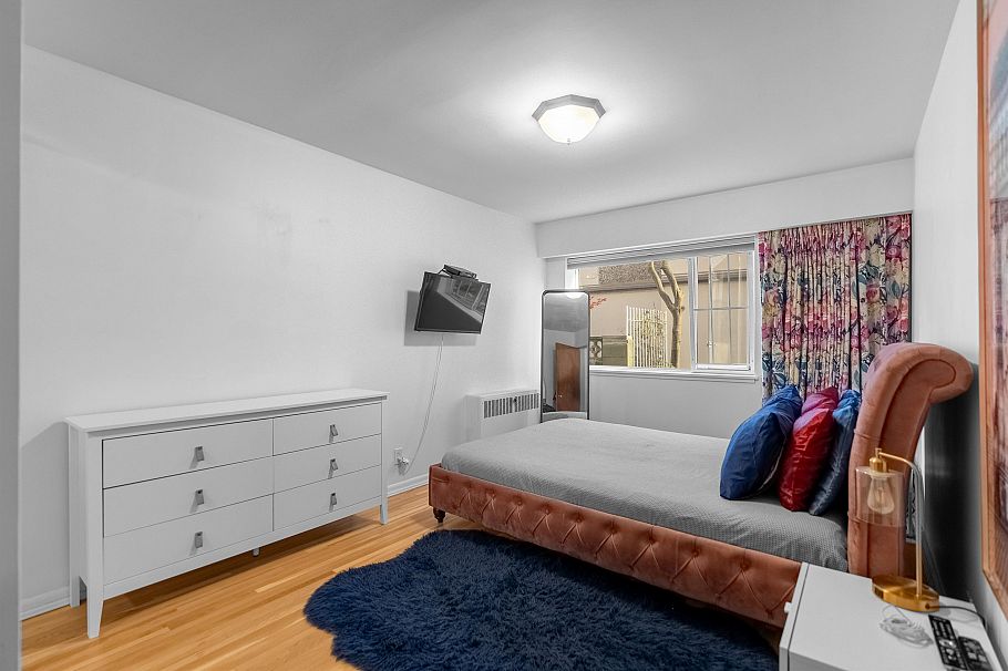 2 1879 Barclay Street Vancouver, BC - 10