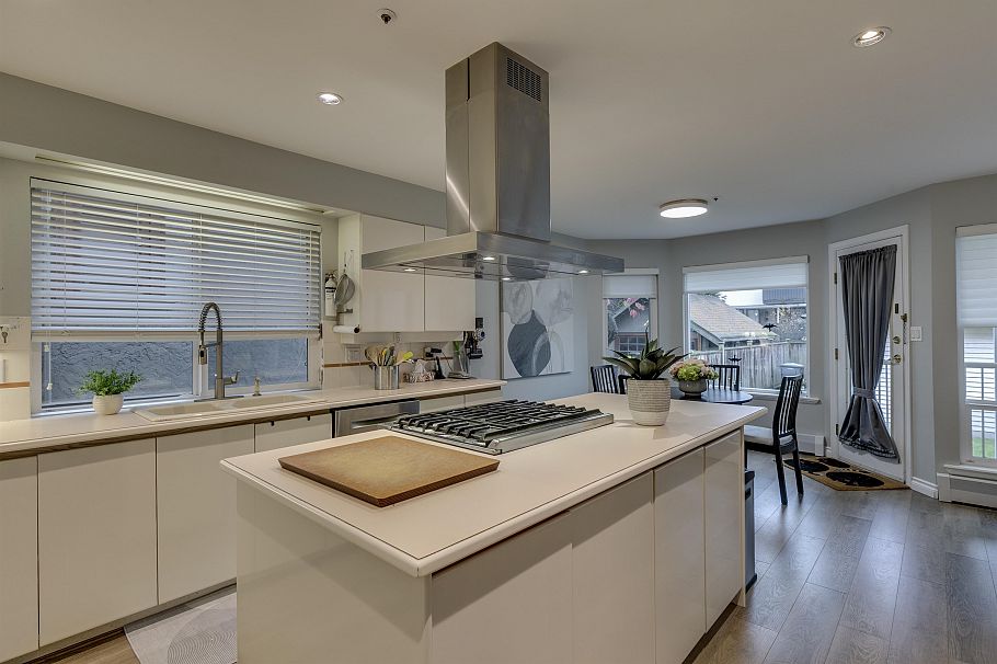 4560 W 7th Avenue Vancouver, BC - 13