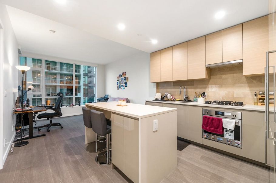 912 2108 Gilmore Avenue Burnaby, BC - 4