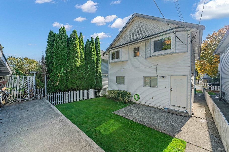 3529 Napier Street Vancouver, BC - 38