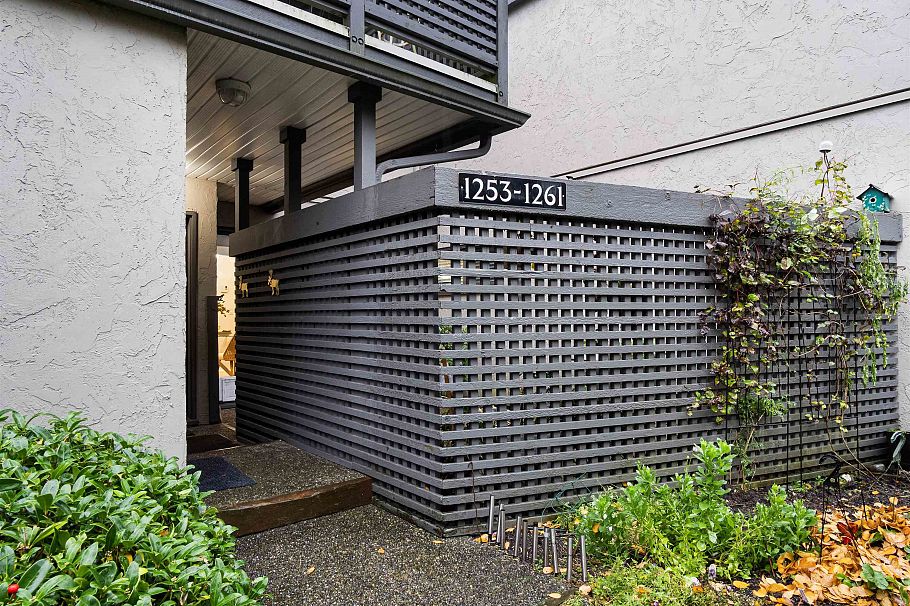 1253 Plateau Drive North Vancouver, BC - 21