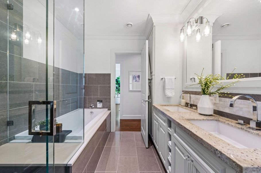 814 Plymouth Drive North Vancouver, BC - 22