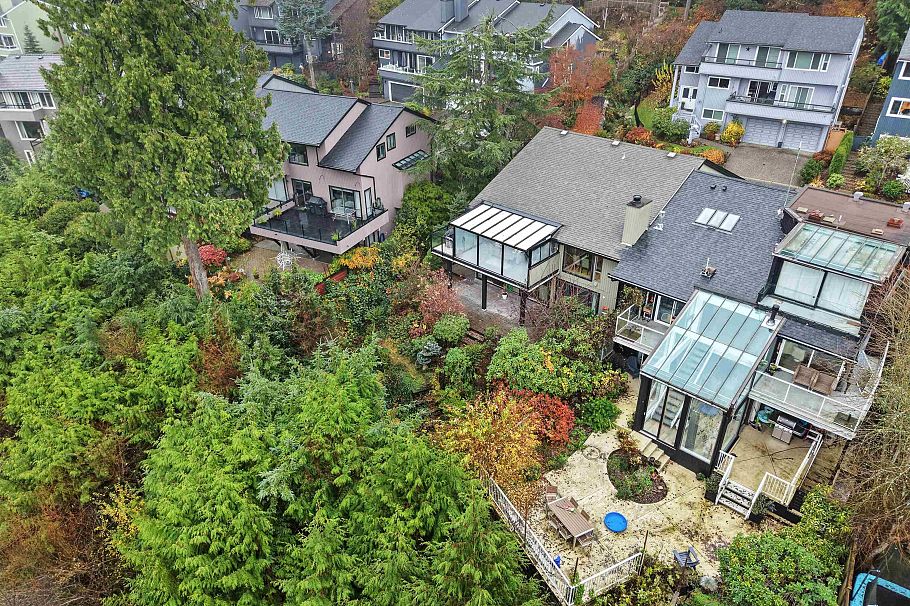 5625 Eagle Court North Vancouver, BC - 29