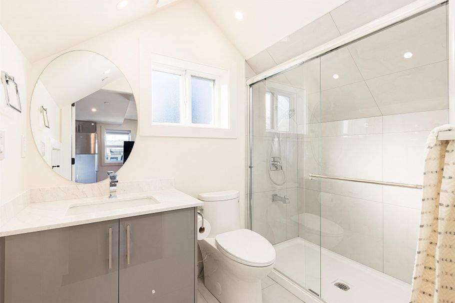 2719 E 46th Avenue Vancouver, BC - 30