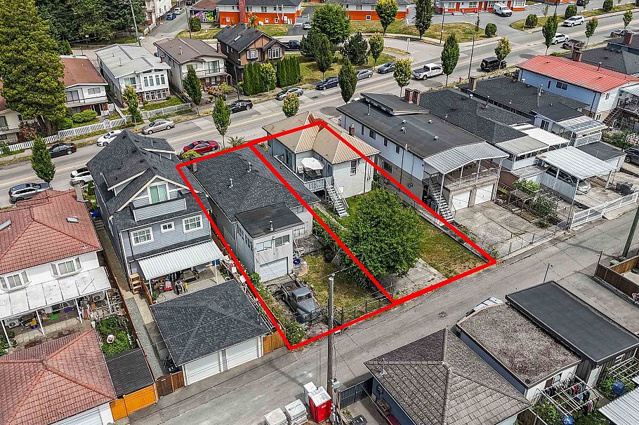 2354 E 33rd Avenue Vancouver, BC - 17