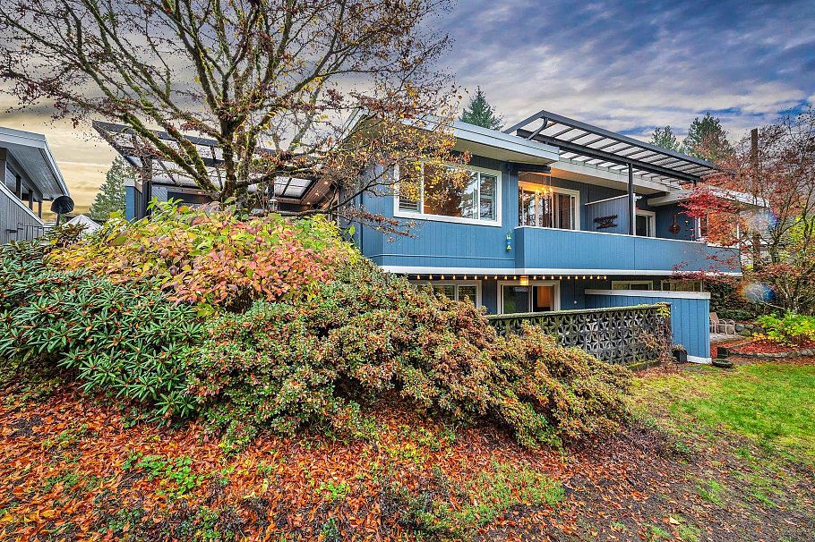 3669 Edgemont Boulevard North Vancouver, BC - 36