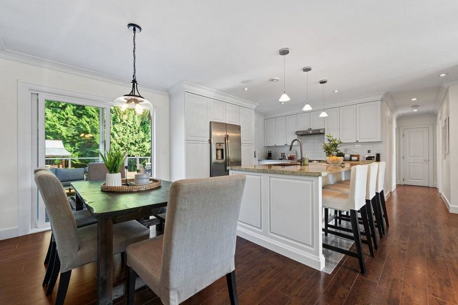 814 Plymouth Drive North Vancouver, BC - 10