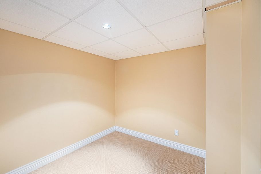 1090 W Keith Road North Vancouver, BC - 26