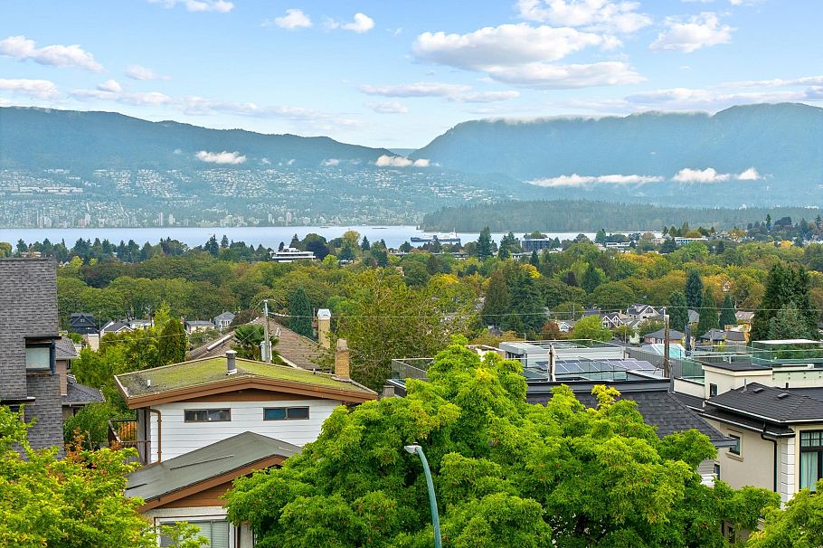 3276 W 21st Avenue Vancouver, BC - 1