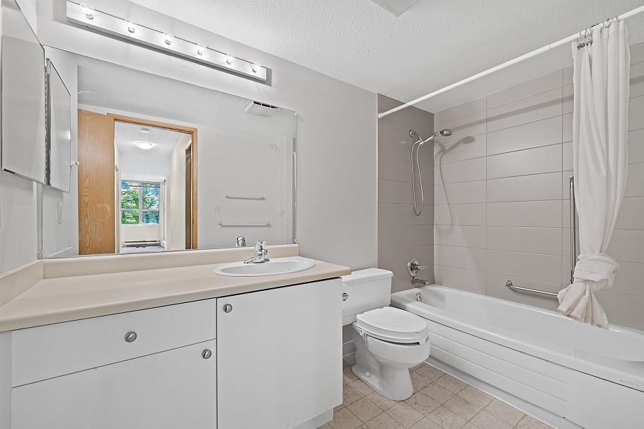 301 1406 Harwood Street Vancouver, BC - 17