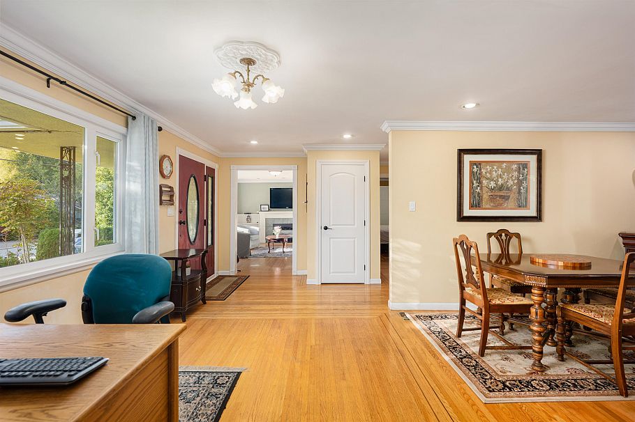 3658 Loraine Avenue North Vancouver, BC - 11