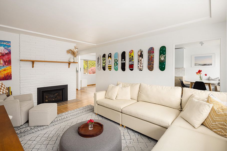 1231 Cloverley Street North Vancouver, BC - 6