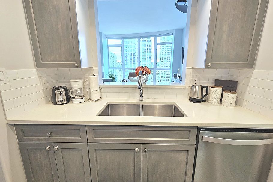 1105 1383 Howe Street Vancouver, BC - 10