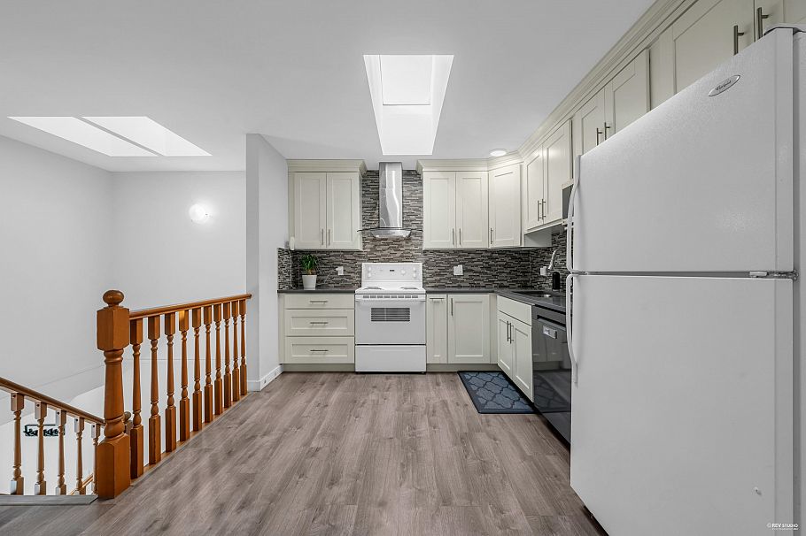 3529 Napier Street Vancouver, BC - 7