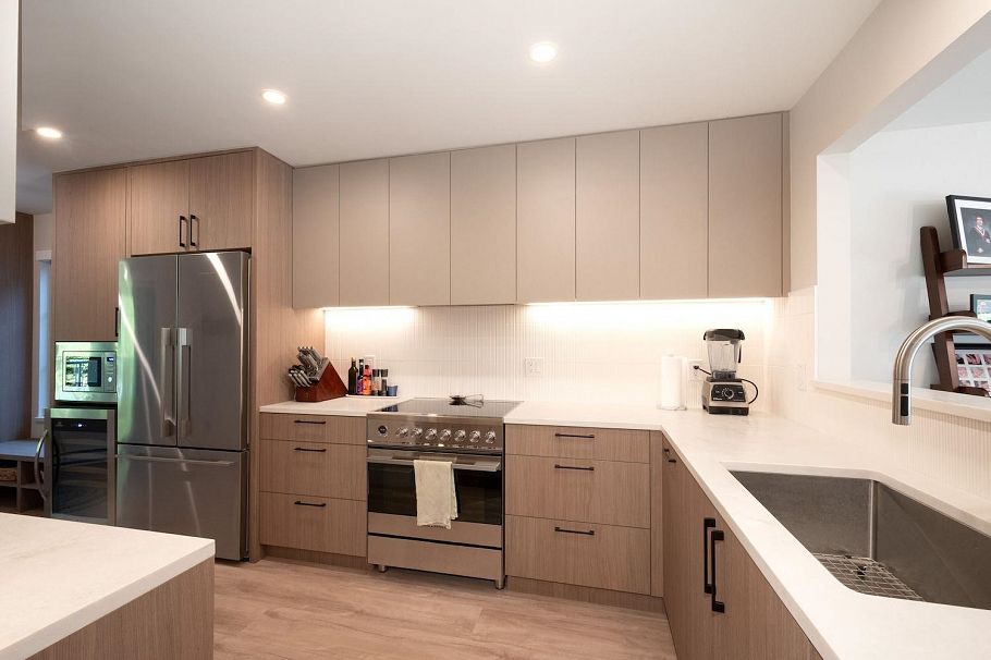  North Vancouver, BC - 17