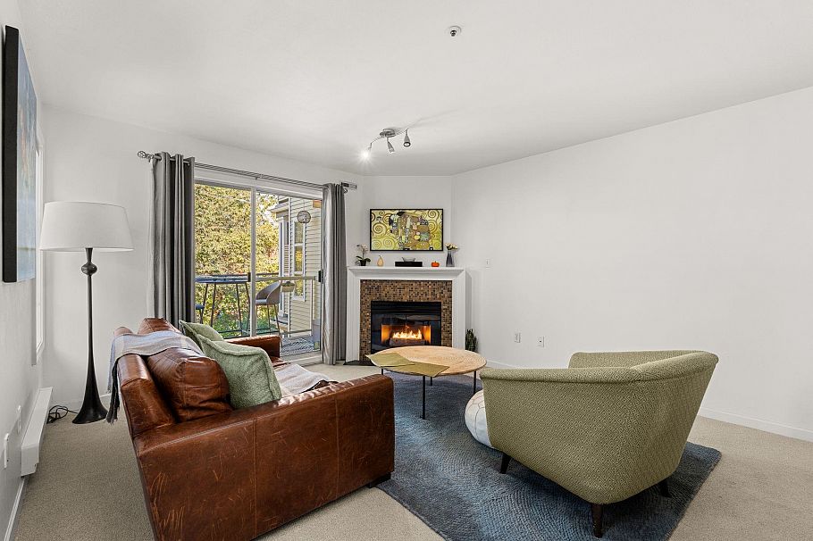 202 1537 Charles Street Vancouver, BC - 2