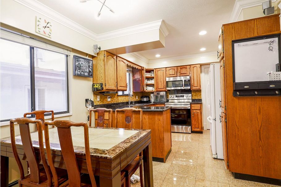 2038 E 40th Avenue Vancouver, BC - 14