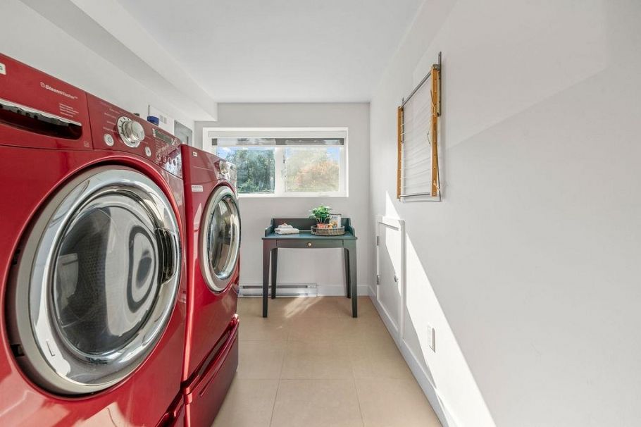 814 Plymouth Drive North Vancouver, BC - 33