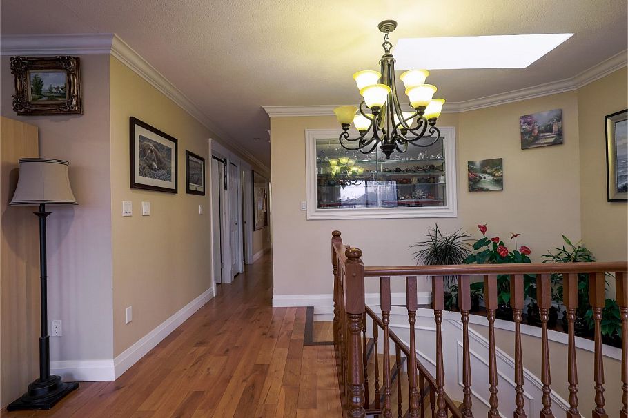 2038 E 40th Avenue Vancouver, BC - 8