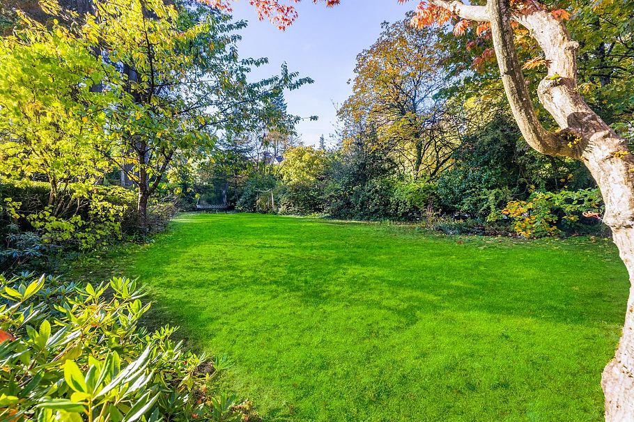 1090 W Keith Road North Vancouver, BC - 32