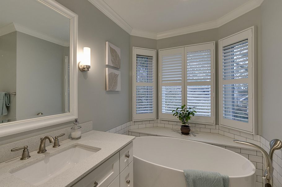 4560 W 7th Avenue Vancouver, BC - 8