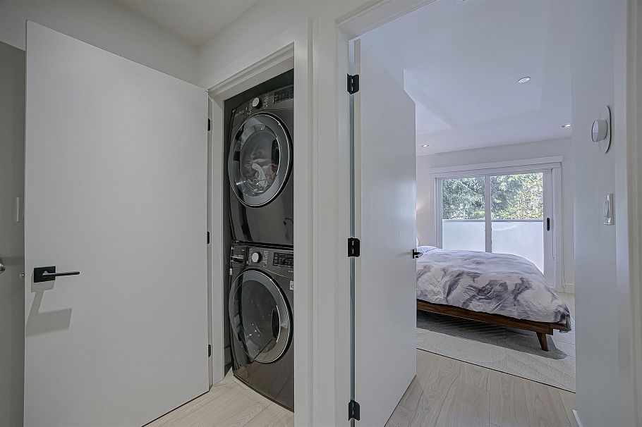 1535 E 5th Avenue Vancouver, BC - 2