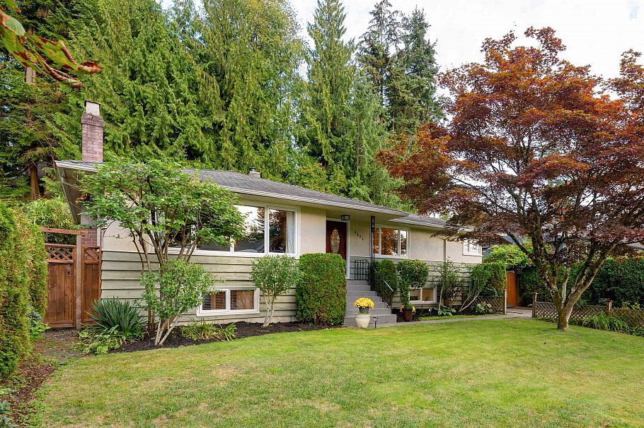 3658 Loraine Avenue North Vancouver, BC - 1