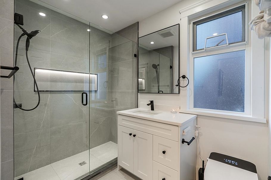 3343 W 3rd Avenue Vancouver, BC - 13