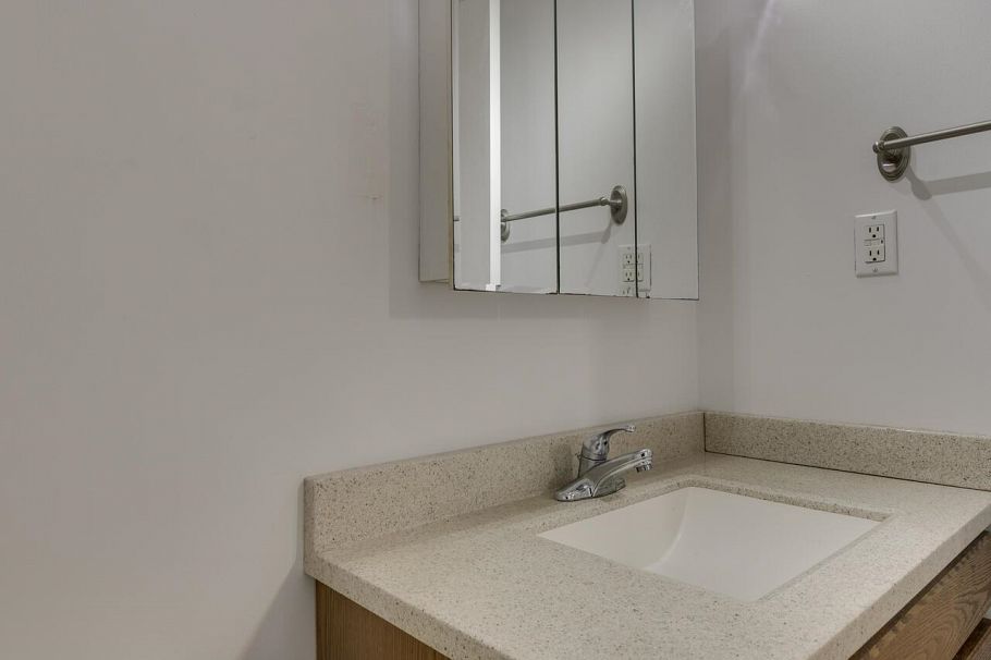 208 275 W 2nd Street North Vancouver, BC - 17