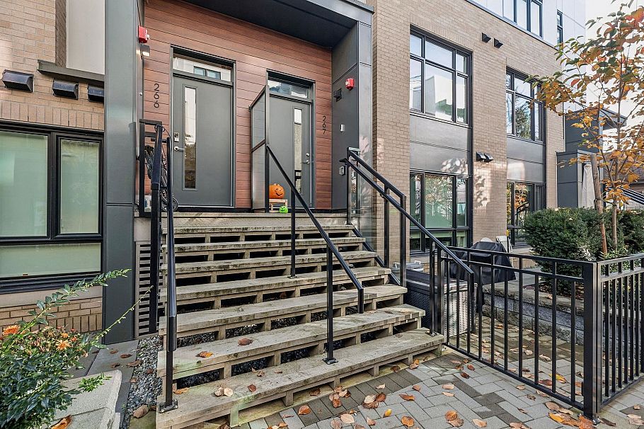 266 2035 Glenaire Drive North Vancouver, BC - 3