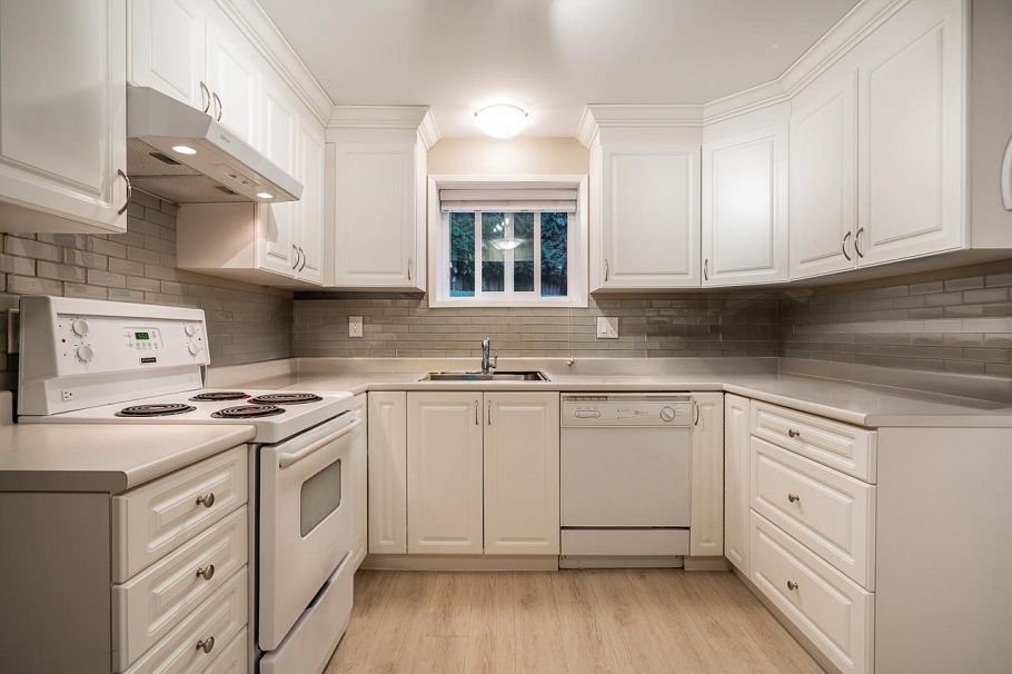 1358 E 14th Street North Vancouver, BC - 28