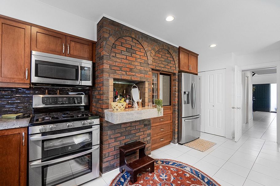 815 E 29th Street North Vancouver, BC - 19