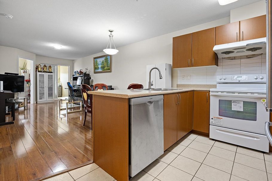 305 2028 E 37th Avenue Vancouver, BC - 1