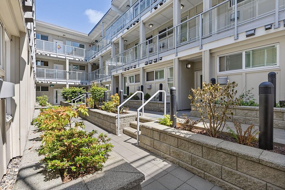 218 1838 Renfrew Street Vancouver, BC - 25