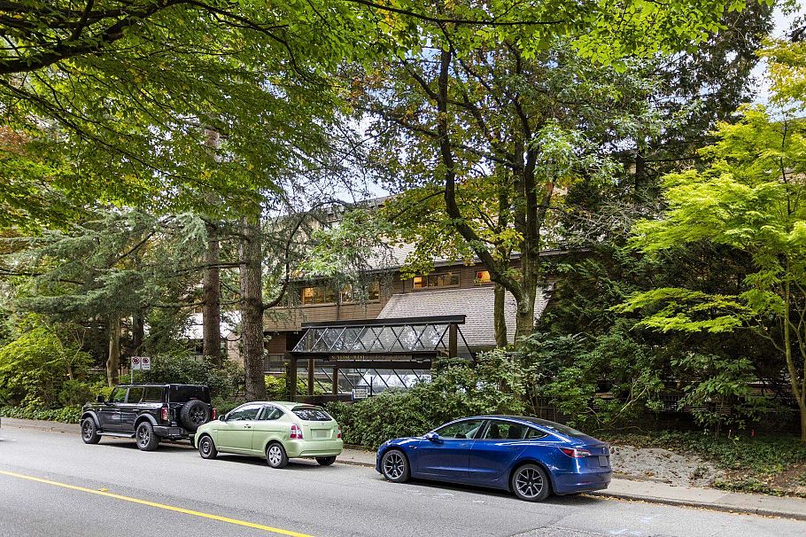 204 1345 W 15th Avenue Vancouver, BC - 18