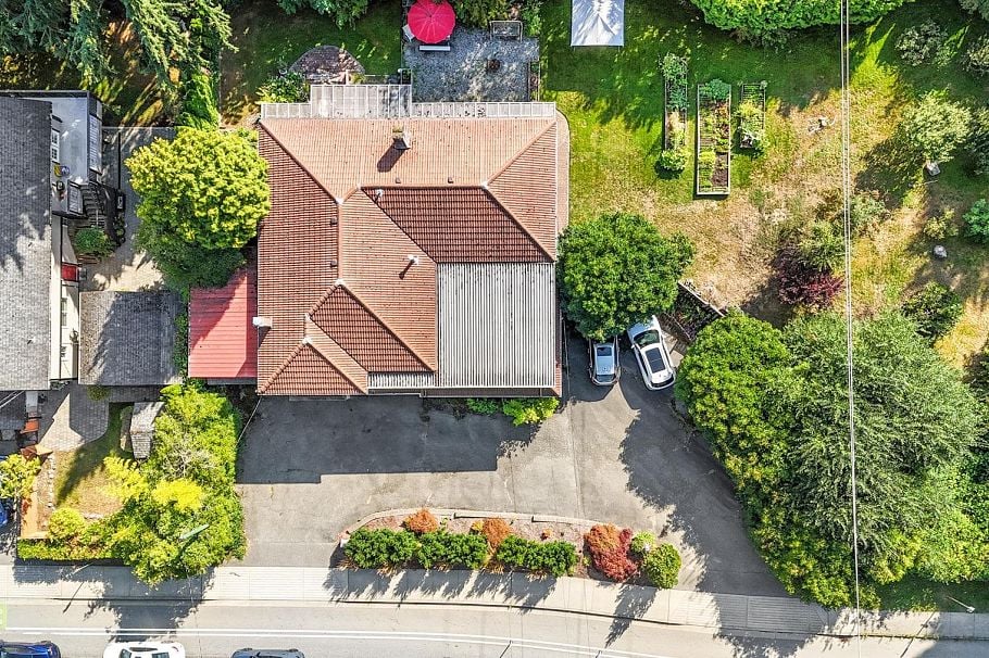 815 E 29th Street North Vancouver, BC - 3