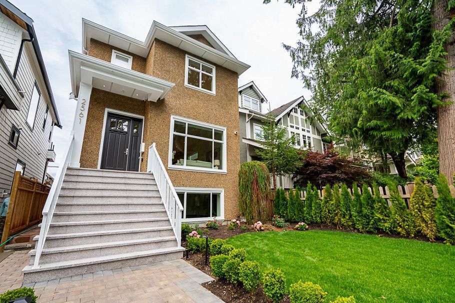 2561 W 2nd Avenue Vancouver, BC - 2